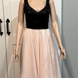 Windsor midi black sequined pink tulle cocktail dress; size 5/6